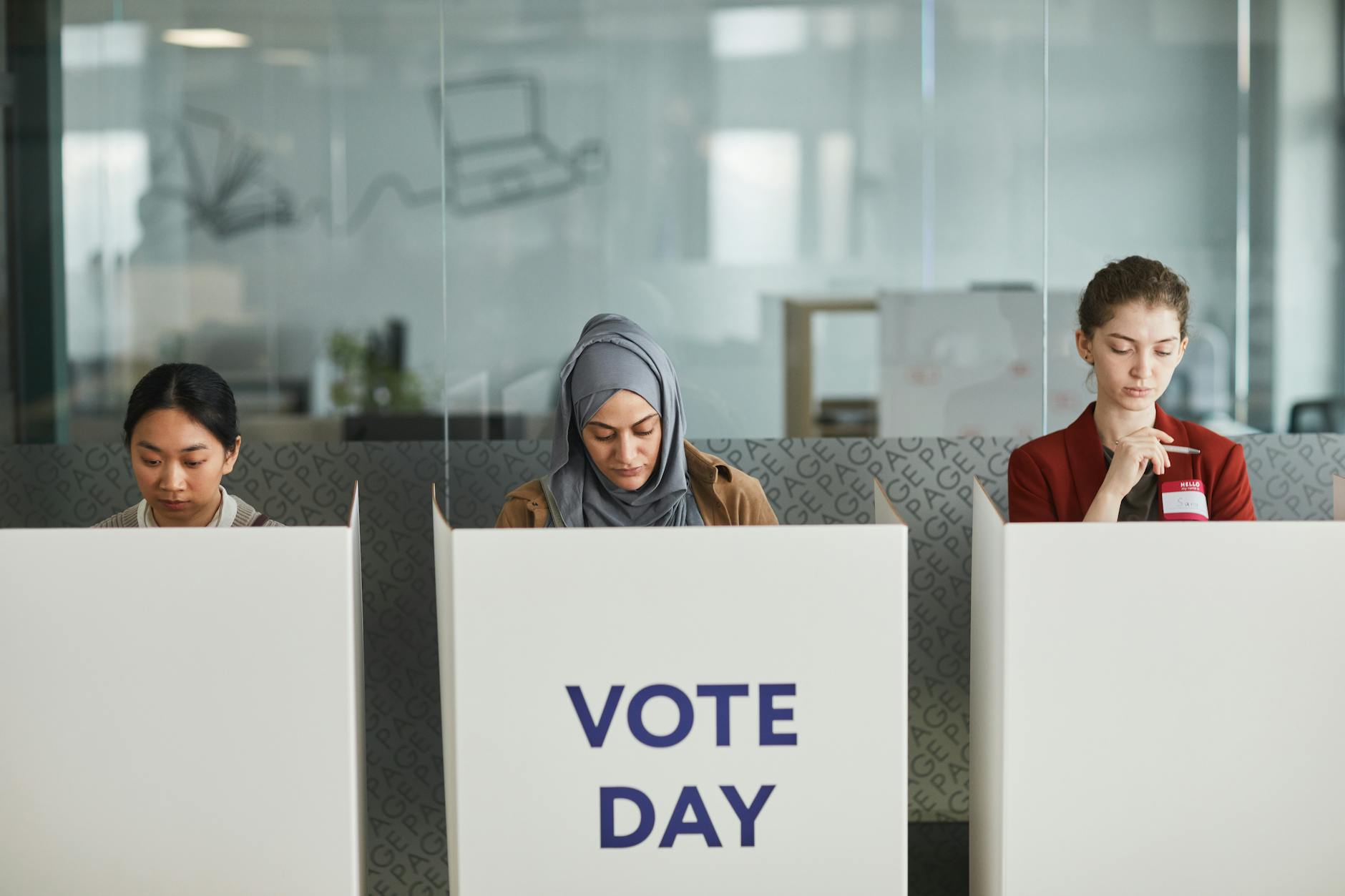 2026 தேர்தல்: தினமலர்-சாணக்யா கருத்துக்கணிப்பு முடிவுகள் வெளியீடு