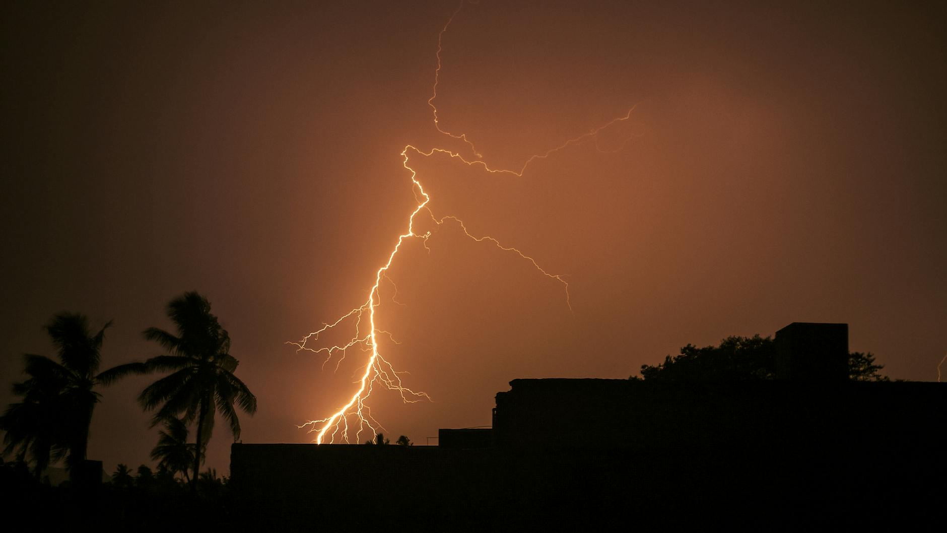 இந்தியா முழுவதும் கோடைகாலம் தொடங்கி வெப்பநிலை அதிகரிப்பு