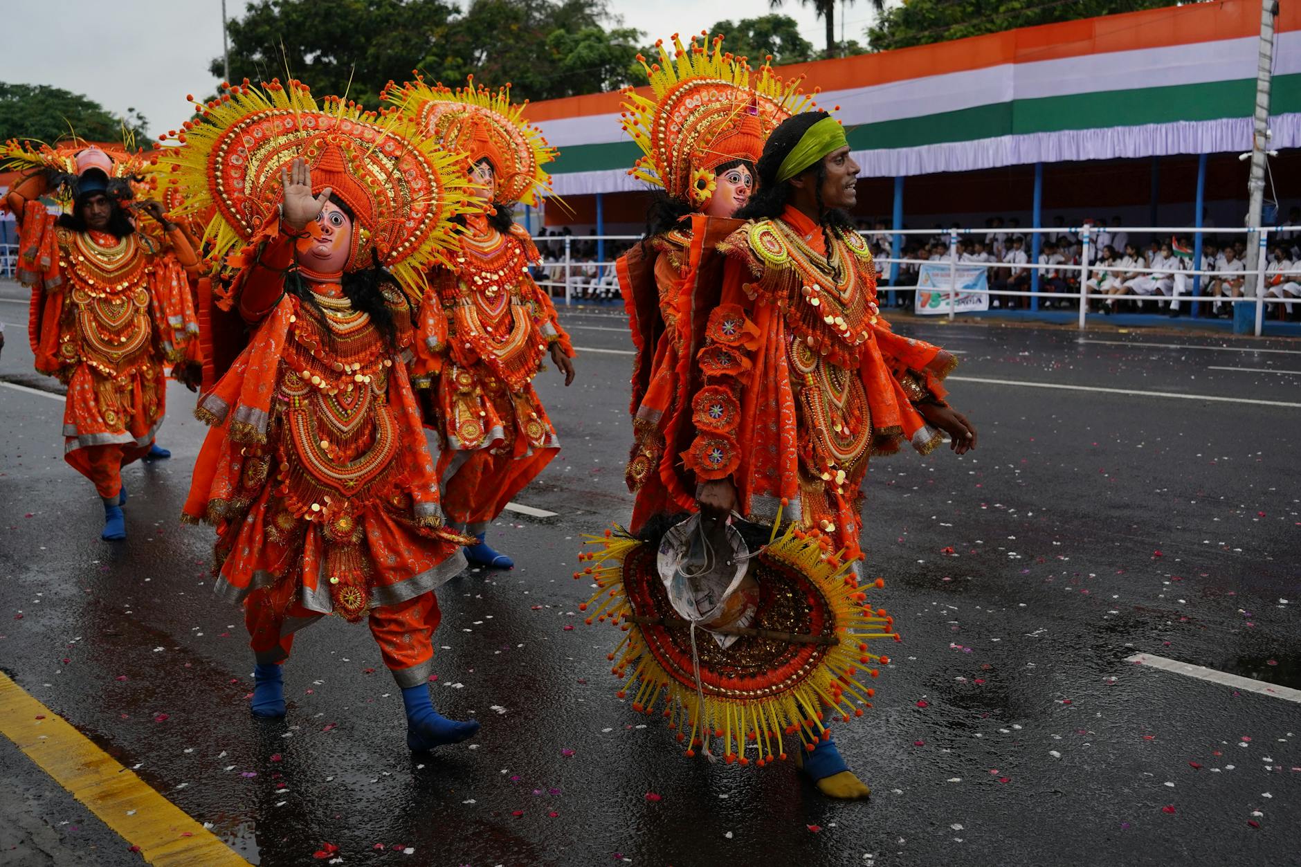 வங்காள தேர்தல்: இளைஞர்களுக்கு வேலை, அரசு ஊழியர்களுக்கு 7வது ஊதிய கமிஷன் - மோடி
