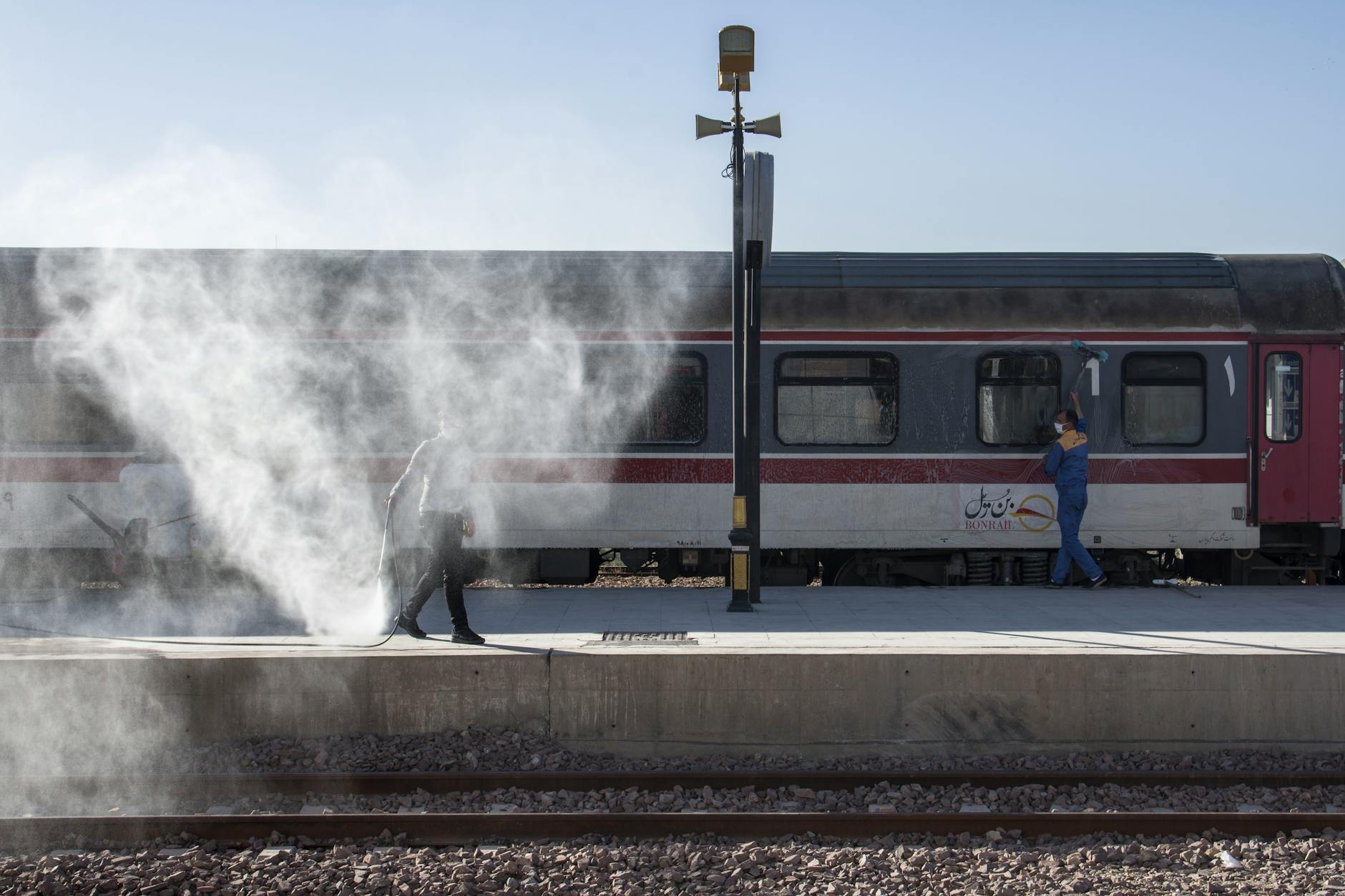 நாளை இரண்டு ரயில்கள் தாமதமாக புறப்படும் - ரயில்வே அறிவிப்பு