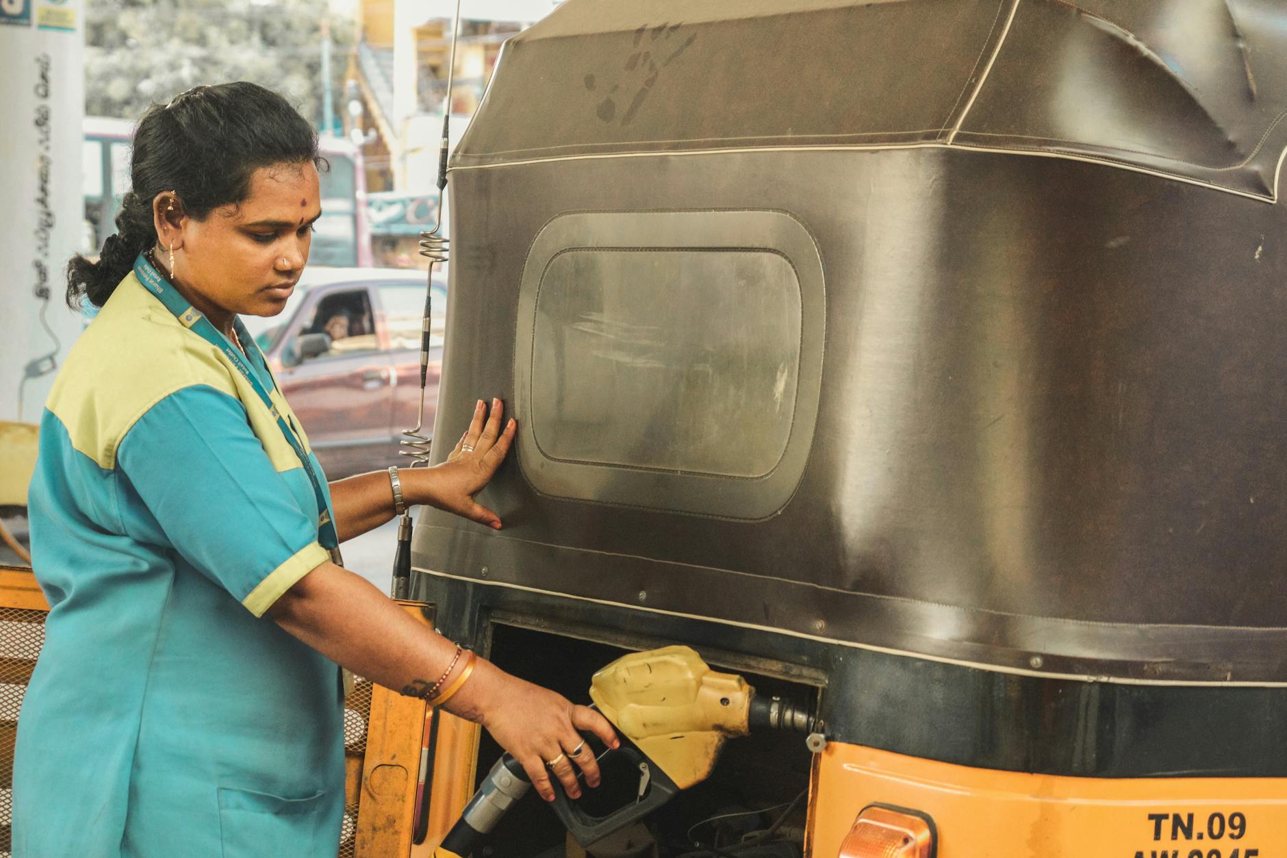 ஏப்ரல் 15: முக்கிய நகரங்களில் இன்றைய பெட்ரோல், டீசல் விலைகள்
