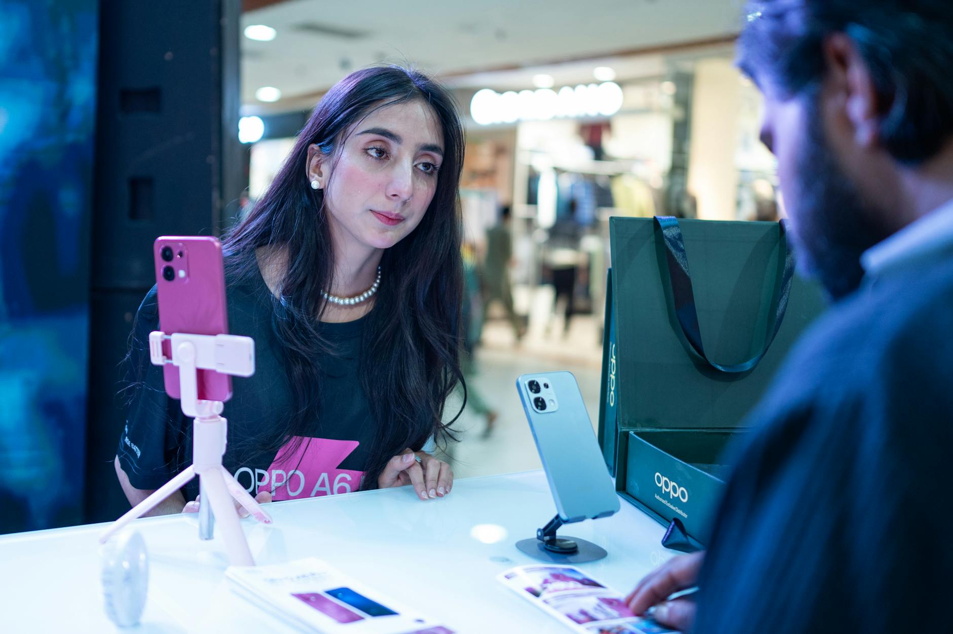 OPPO F33 சீரிஸ் இன்று இந்தியாவில் அமேசான் ஃப்ளிப்கார்ட் மூலம் அறிமுகம்