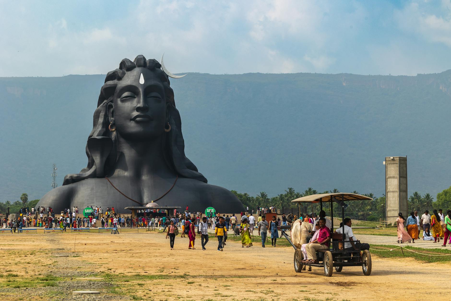கோவையில் பிரதமர் மோடி இன்று நடத்திய ரோடு ஷோவில் மக்கள் கூட்டம்
