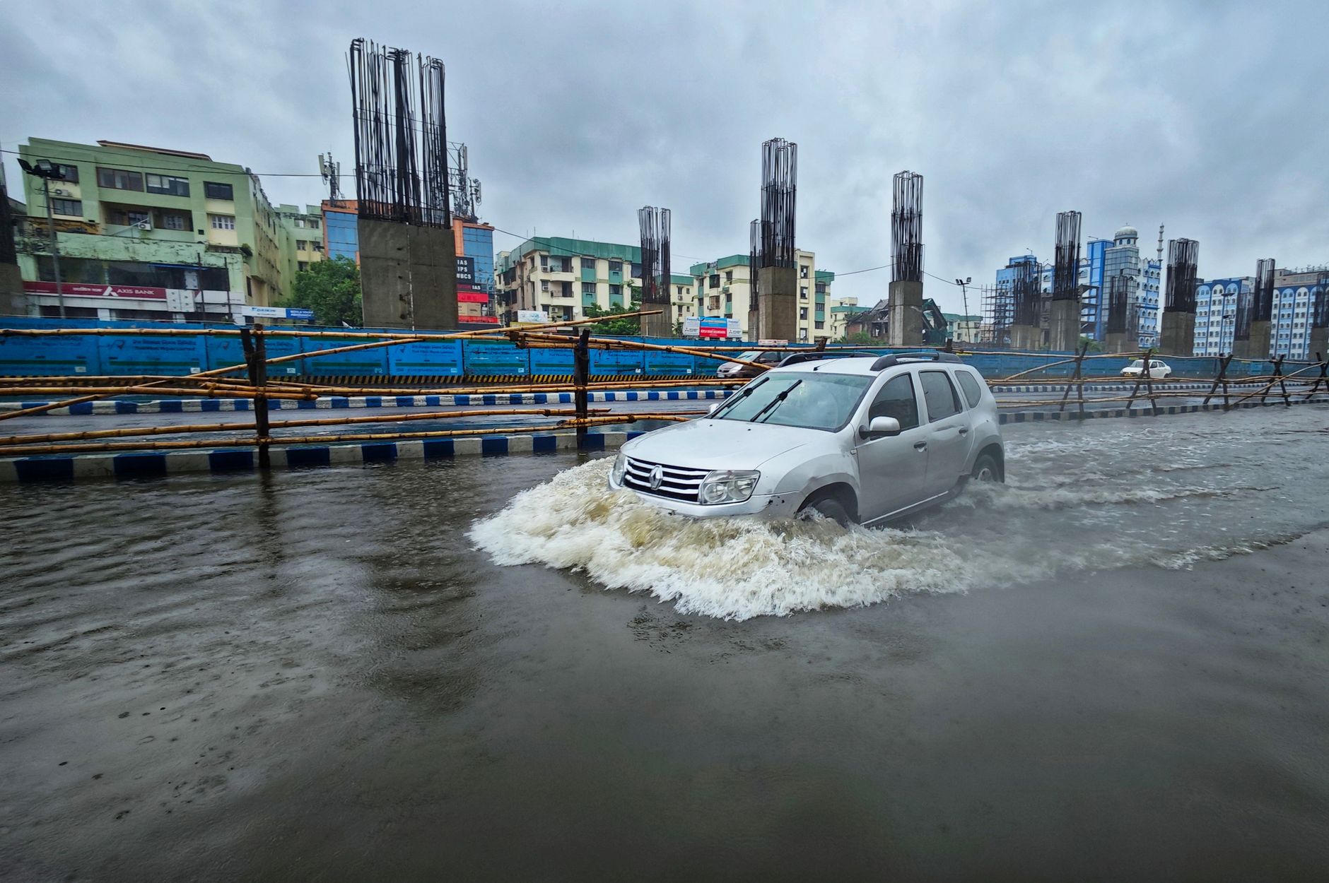 வயநாட்டில் சிவப்பு எச்சரிக்கை; மும்பைக்கு நிவாரணம்