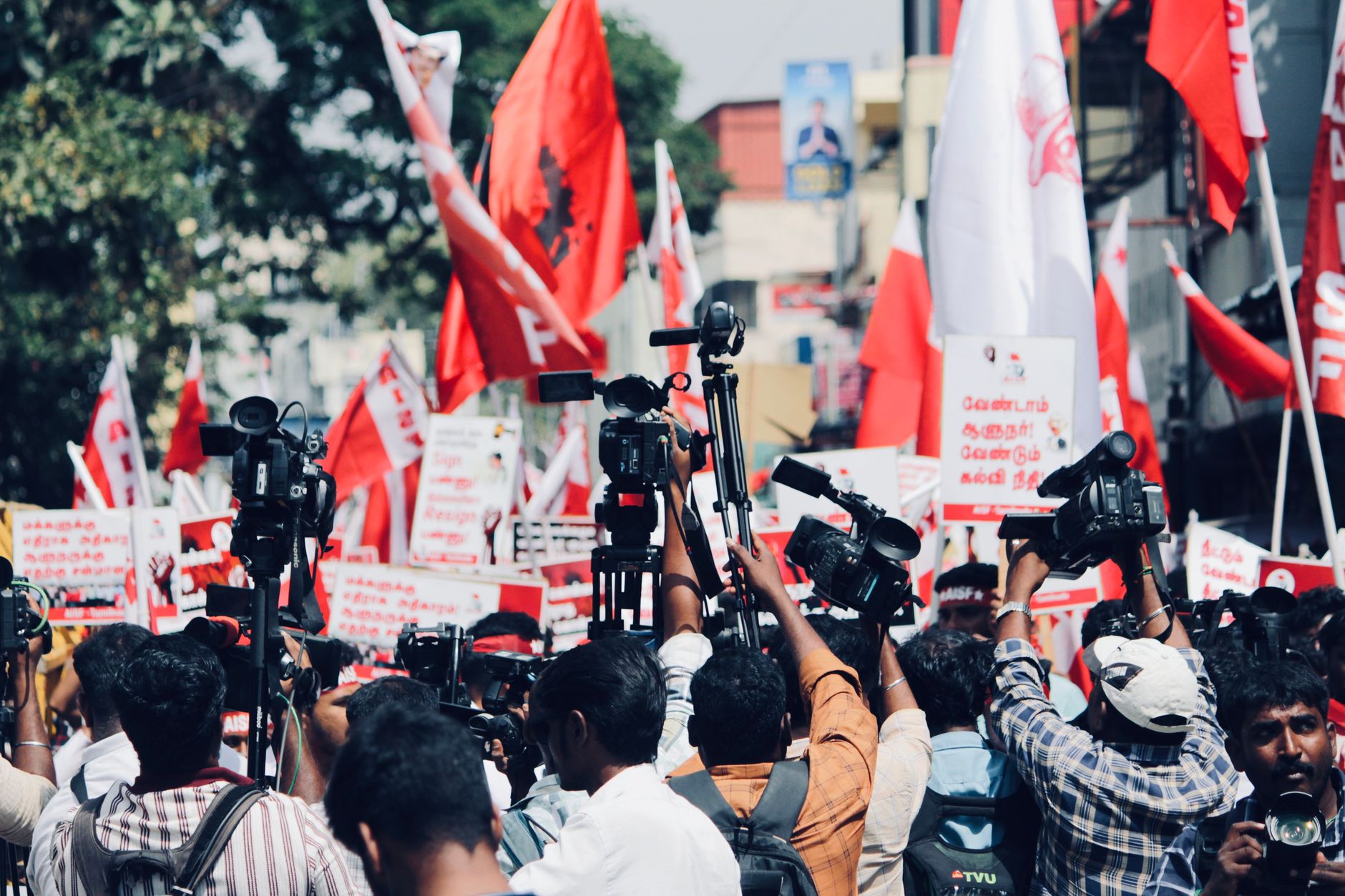மோடி இந்தியாவின் நீண்டகால தேர்ந்தெடுக்கப்பட்ட தலைவராக வரலாறு படைத்தார்
